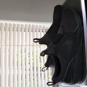 NIKE Men's Black/ Gray Tennis Shoes Size 10